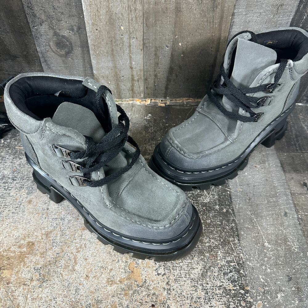 Dr. Martens Women’s Size 7 US Corran 3I 3-Eye Suede Heeled Boots Grey Leather